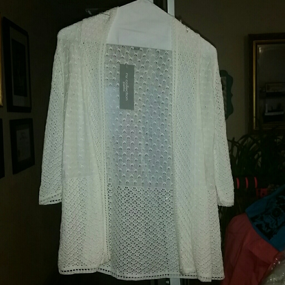 WHITE SWEATER